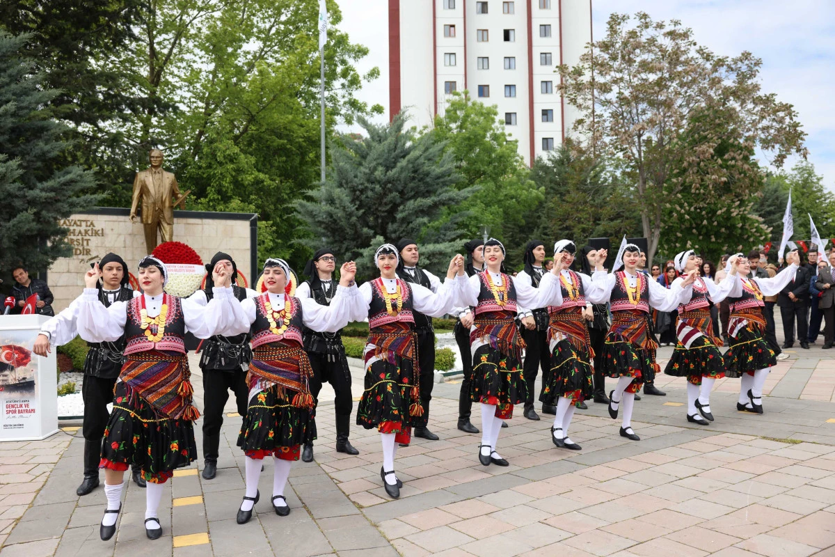 Mutlu Olmasak Da Umutsuz Olmaya Hi&ccedil;bir Zaman Hakkımız Yok