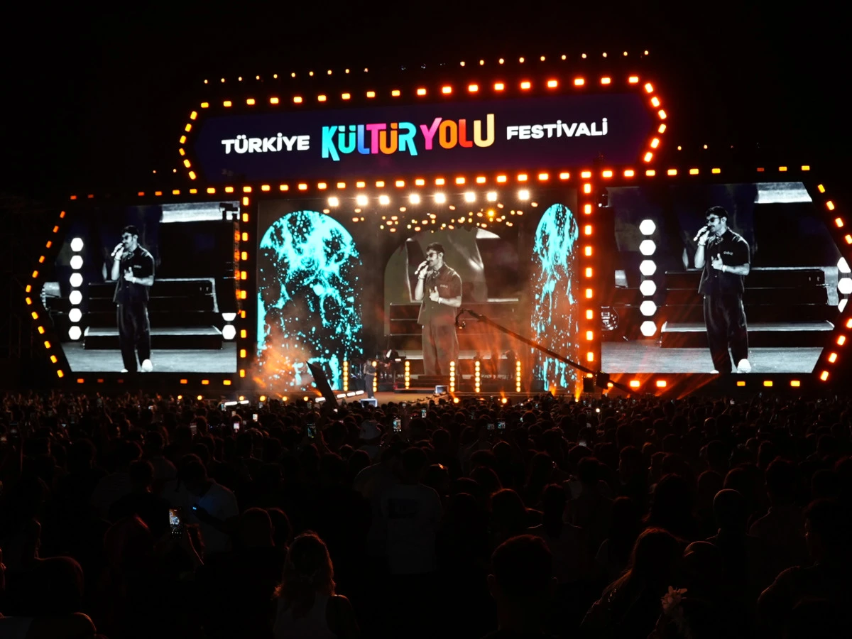 Nevşehir'de G&ouml;khan T&uuml;rkmen Konserinde Evlilik Teklifi