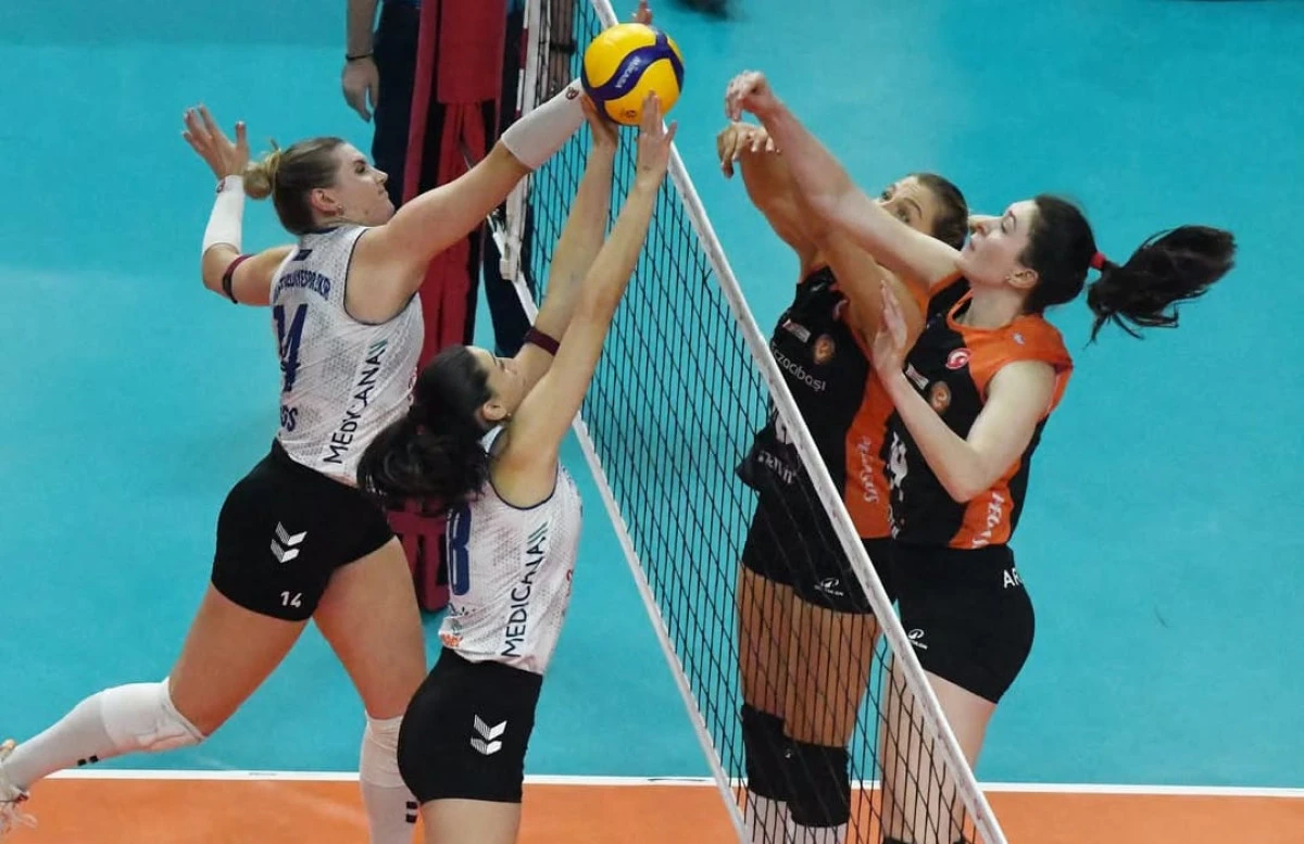 Nilüfer’in Sultanlarından Dev Galibiyet: Eczacıbaşı’nı 3-1 Mağlup Etti