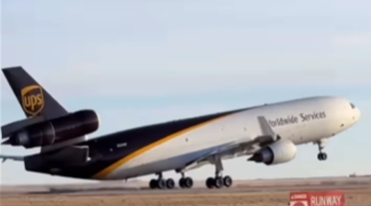 NTSB, MD-11 Kazasına İlişkin İlk Bulguları Paylaştı: Kokpitte Alarm Zili ve Motor Parçaları İnceleniyor