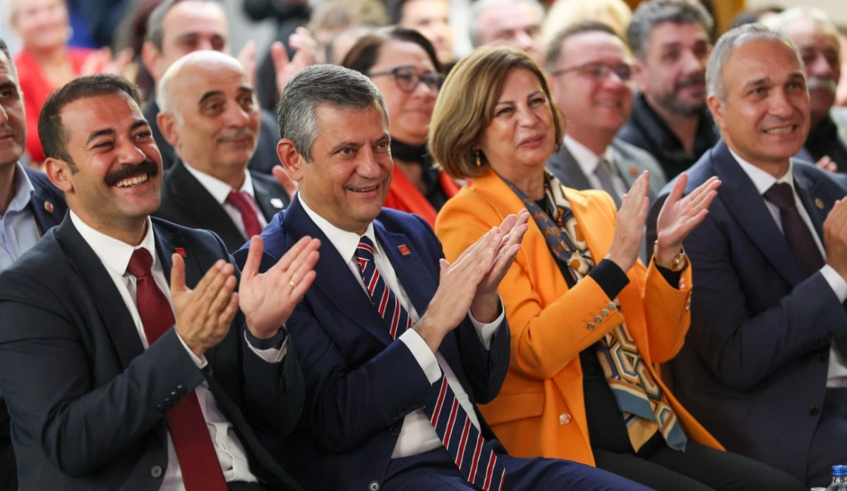 Öğrenciye Barınma Sözü: Özgür Özel: 