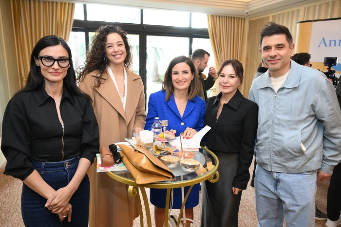 &Ouml;m&uuml;r Sabuncuoğlu&rsquo;nun Kaleme Aldığı &lsquo;Anneme ve Oğluma&rsquo; Kitabının Lansmanına &Uuml;nl&uuml; Akını!