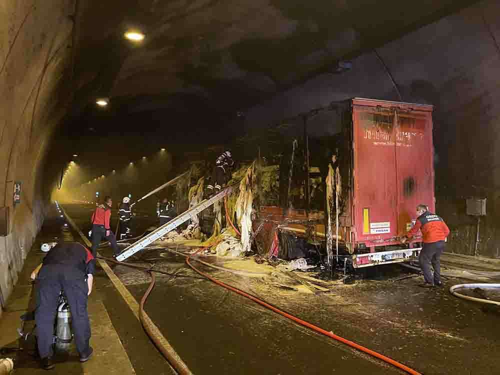 Ordu'da tünel içerisinde tırda çıkan yangın söndürüldü