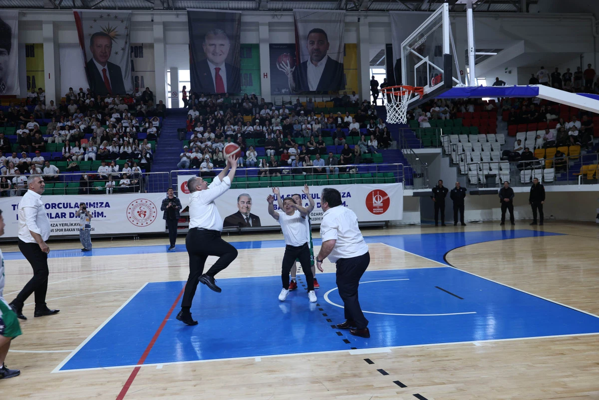 &Ouml;zarslan&rsquo;dan Engelliler Haftası&rsquo;na &Ouml;zel Hamle: Basketbol Sahasında Engel Tanımadılar