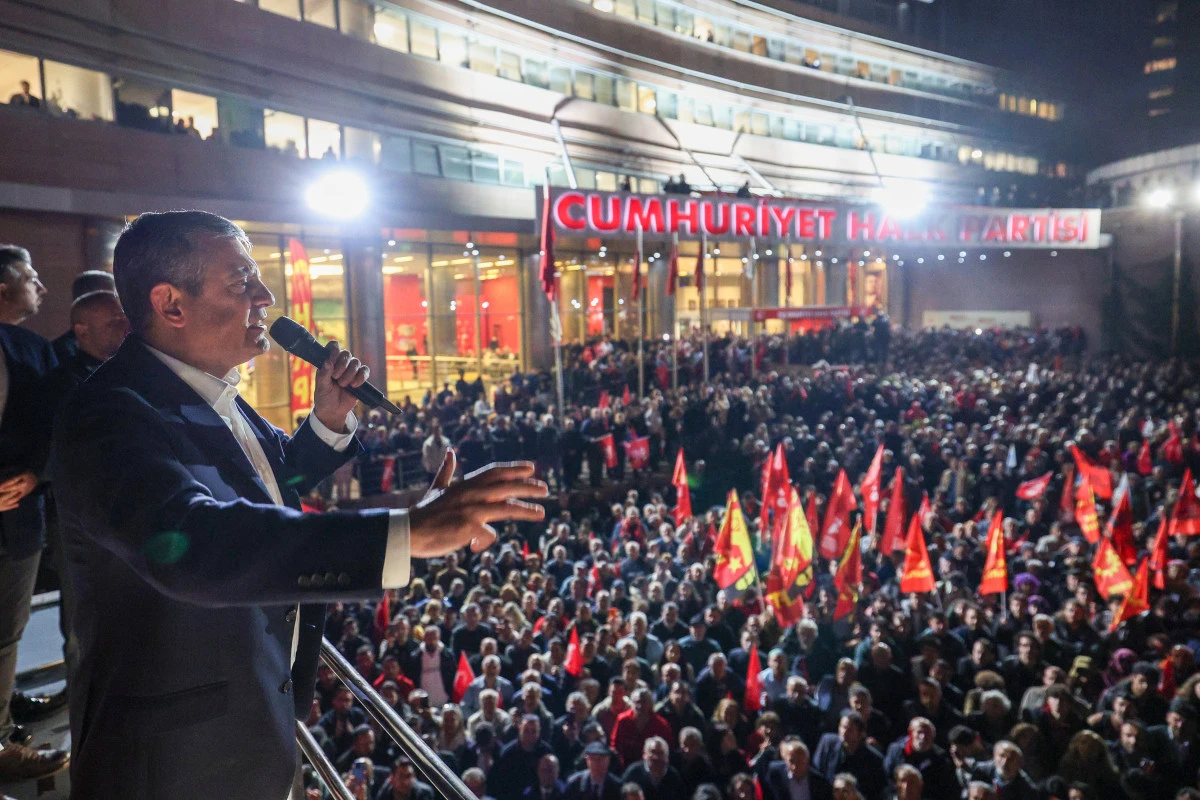 &Ouml;zel, 47 Yıl Sonra Birinci Parti Olduğumuz O Akşam Gibi Dik Duruyoruz