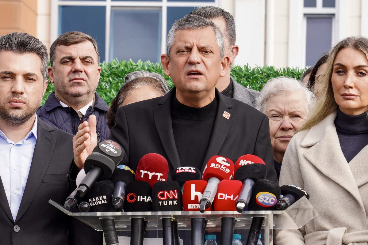 &Ouml;zel, Aile Dayanışma Ağı Birbirine Tutunuyor ki D&uuml;şmesinler Ama Onlar D&uuml;şecek