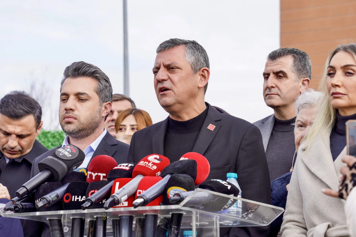 &Ouml;zel, Aile Dayanışma Ağı Birbirine Tutunuyor ki D&uuml;şmesinler Ama Onlar D&uuml;şecek