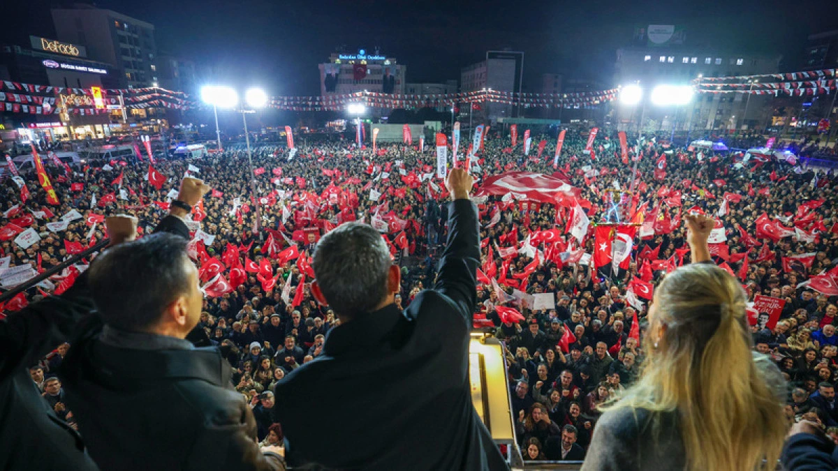 &Ouml;zel, Emekliye 20 Bin Lira Veren, Rakibini Hapse Attırandan D&uuml;nya Lideri Olur mu?