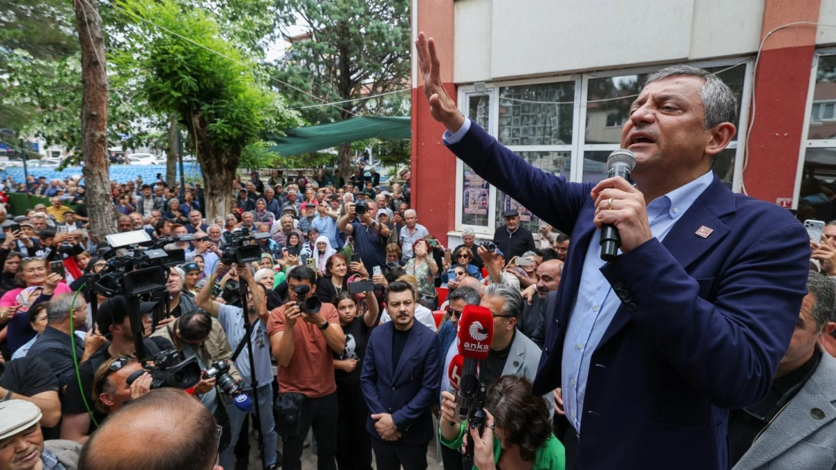 &Ouml;zel: Umut Artık Salonlarda Değil Sokakta Esnafın Sabrı, Emeklinin &Ouml;fkesi Harekete Ge&ccedil;ti!