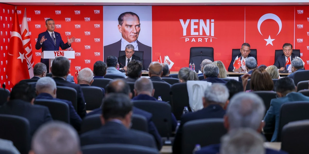 &Ouml;zel'den Sert 'Arınma S&ouml;ylemi' Eleştirisi: İktidarın Yanında Muhalefetlik Hesabı Yapıldı