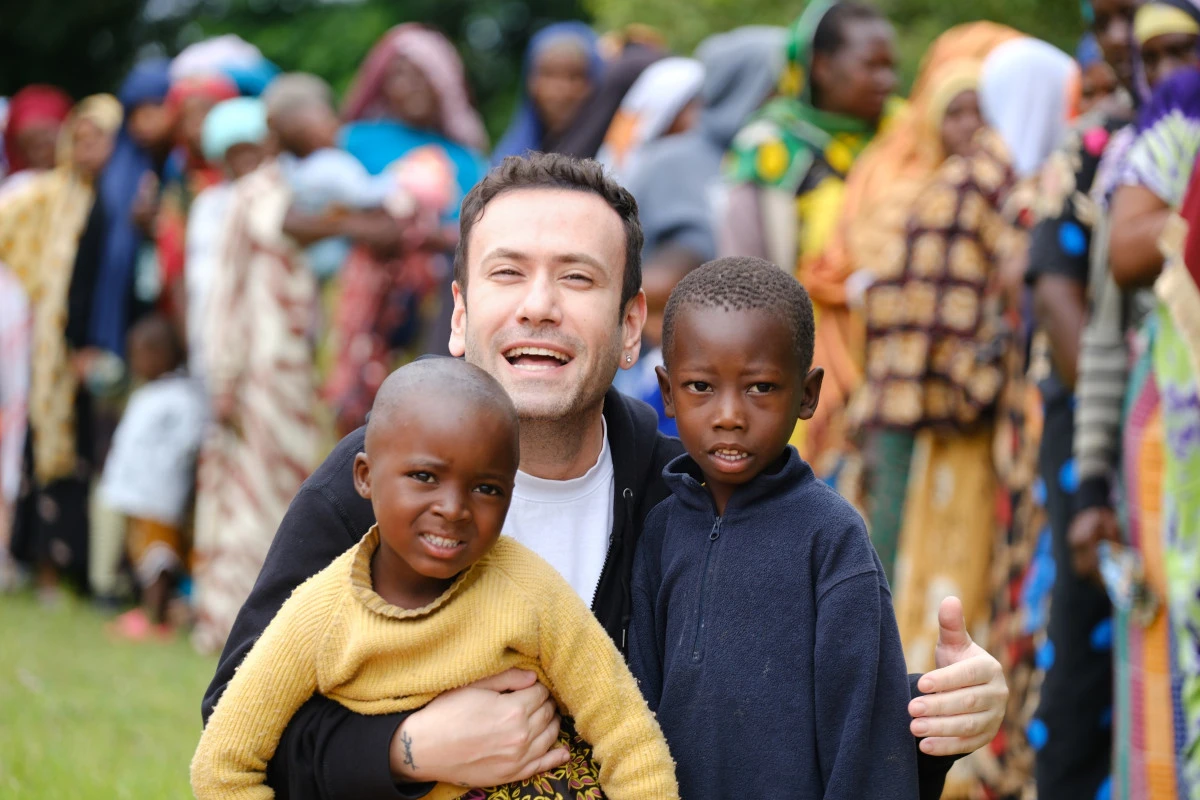 &Ouml;zg&uuml;r Aras&rsquo;tan Afrika&rsquo;ya Umut Taşıyan Yolculuk