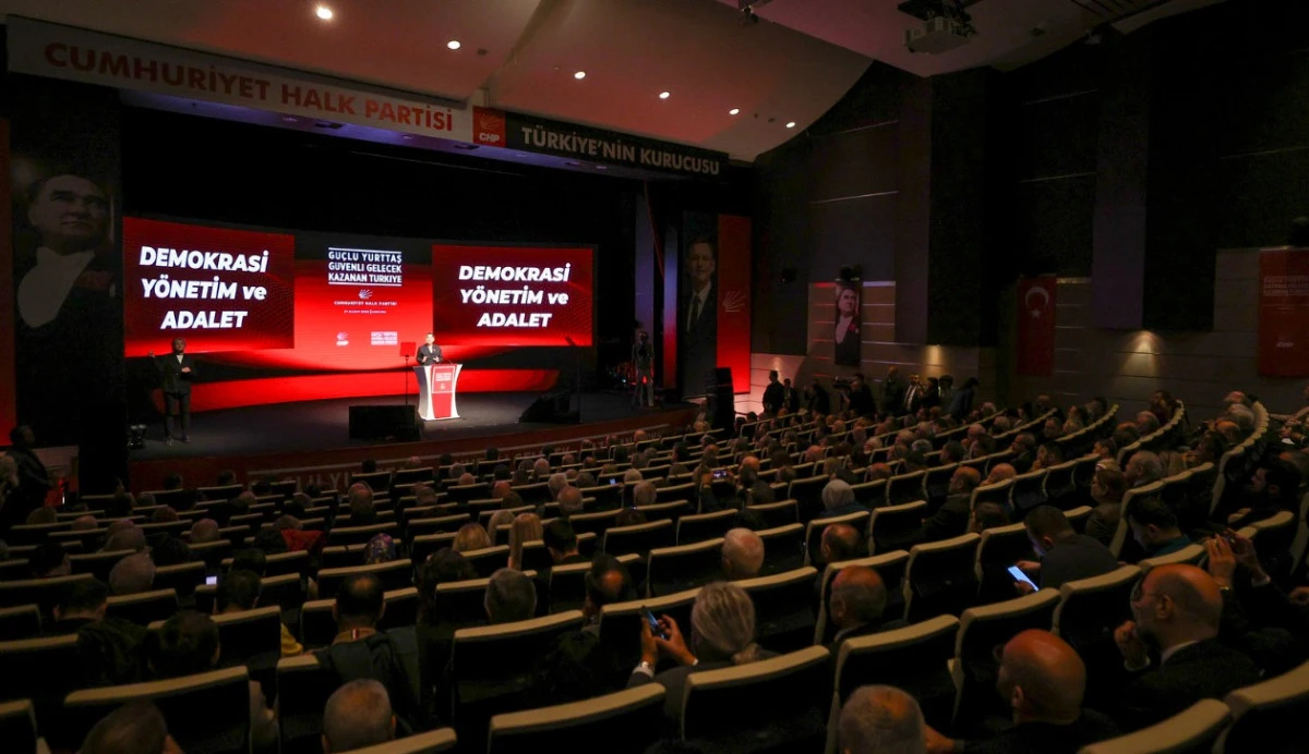 Özgür Özel: “Bu program güçlü yurttaş, güvenli gelecek ve kazanan Türkiye manifestosudur”