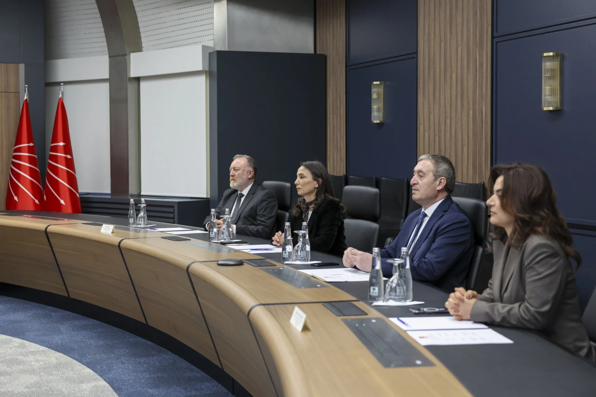 &Ouml;zg&uuml;r &Ouml;zel, Emekliye Sefalet &Uuml;creti Dayatılırken Adalet Keşke&rsquo;ye Bırakılamaz