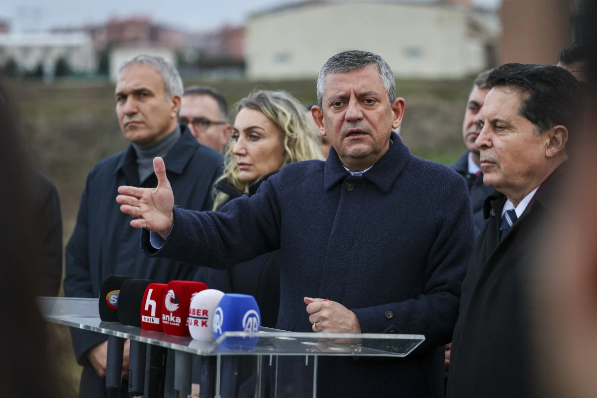 &Ouml;zg&uuml;r &Ouml;zel, Hukuken de Siyaseten de Bu M&uuml;cadele S&uuml;recek