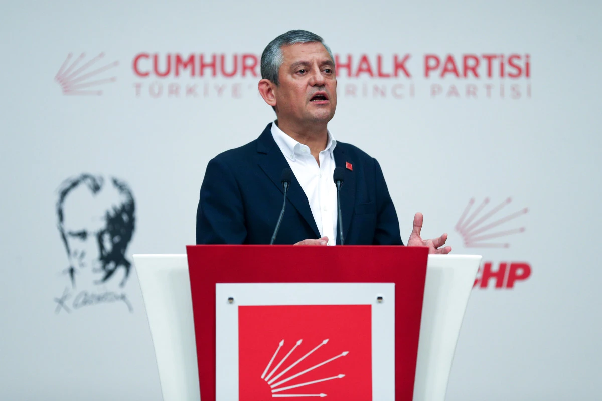 &Ouml;zg&uuml;r &Ouml;zel&rsquo;den Gece Yarısı Muhtırası: T&uuml;rk Demokrasisi Adına Kara Bir G&uuml;ndeyiz!