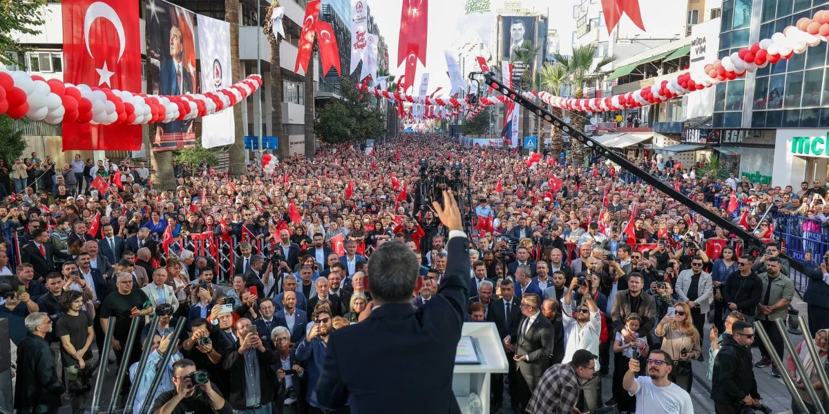 &Ouml;zg&uuml;r &Ouml;zel'den Meclis&rsquo;ten Ge&ccedil;en Yasaya Tepki Yağdı: Su&ccedil;lular Korunuyor mu, Mağduriyet Artıyor mu