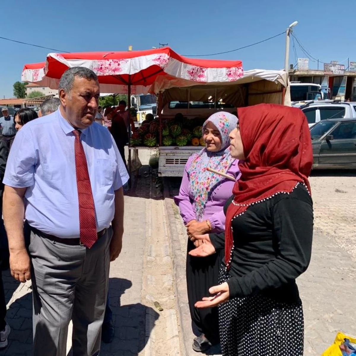 Pazarda &Uuml;r&uuml;n Var Ama Emekli Sadece Bakıp Ge&ccedil;iyor!