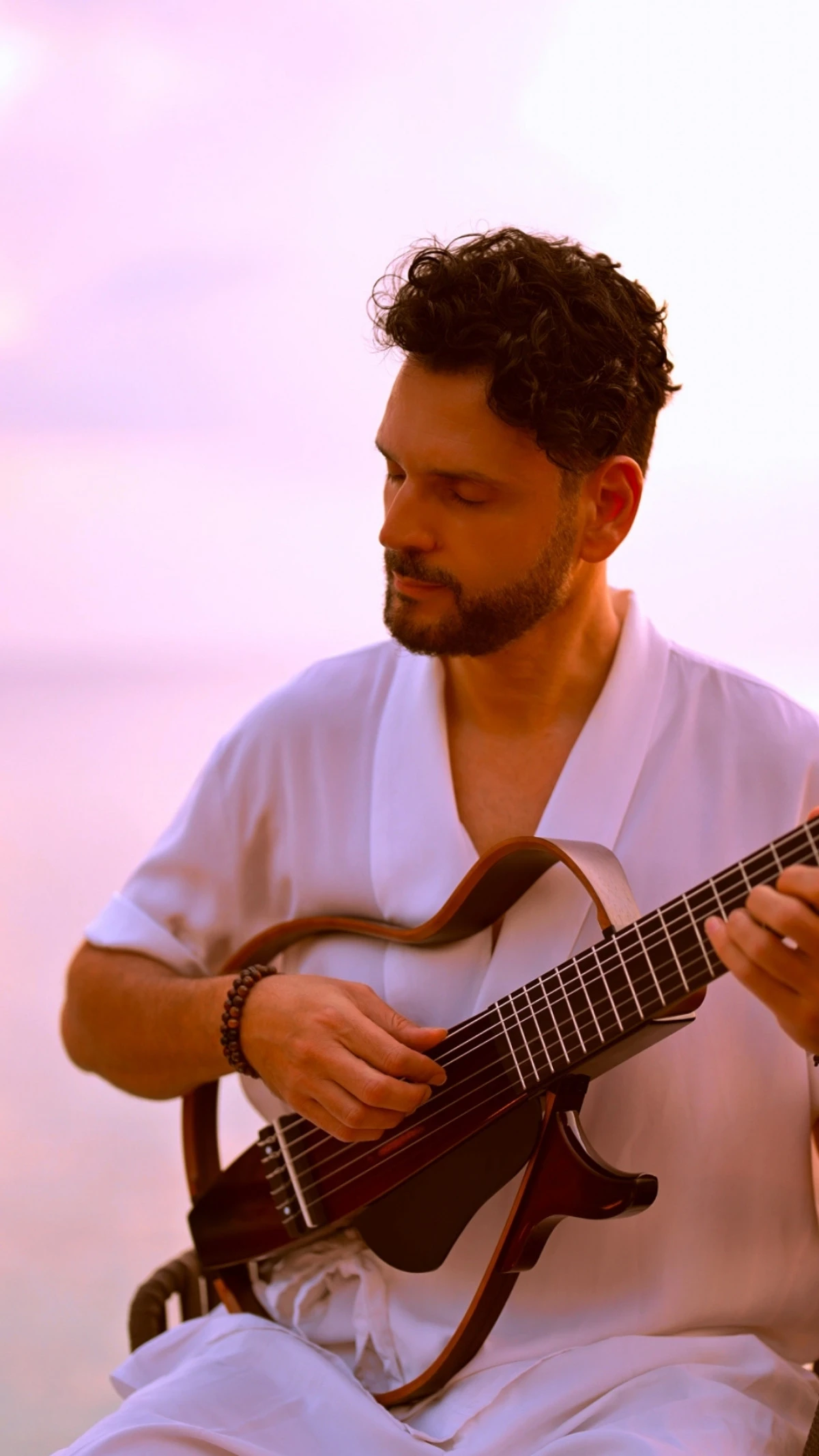 Piu Entertainment Sunar: Dimitris Isaris ile B&uuml;y&uuml;l&uuml; Bir Akustik Yolculuk