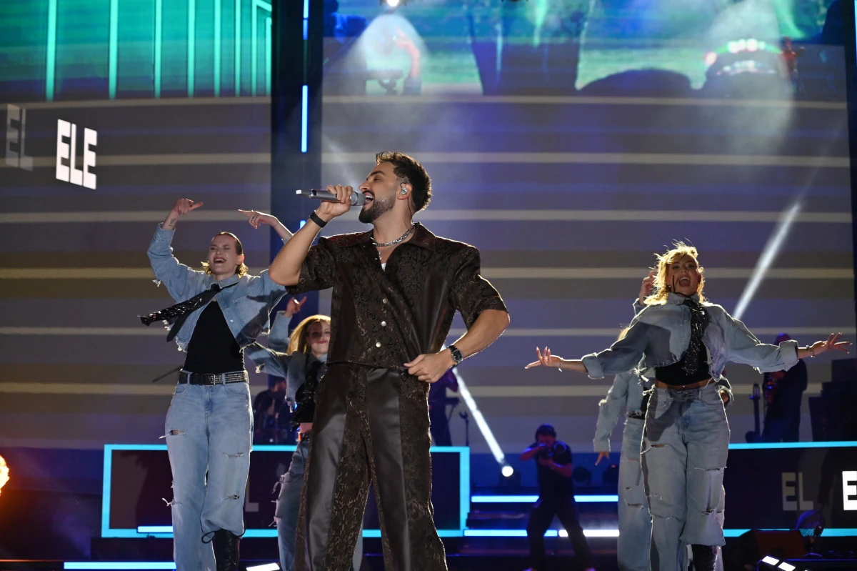 Rap Coşkusu: Sefo &Ccedil;anakkaleli M&uuml;zikseverleri Salladı!