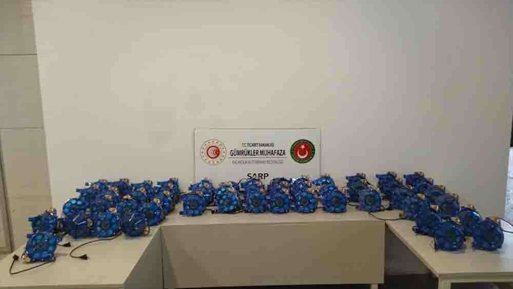 Sarp Sınır Kapısı'nda gümrük kaçağı oyun makinesi ele geçildi. 