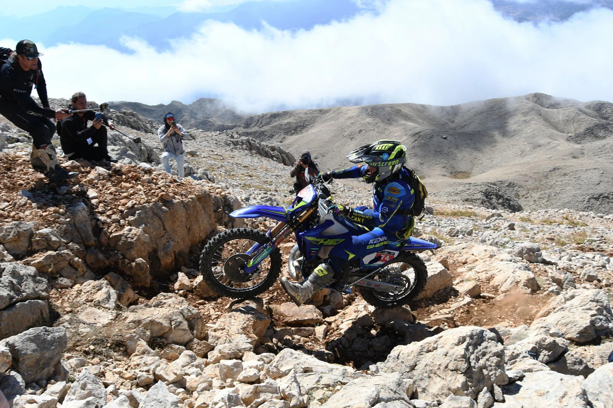 Sea To Sky Enduro Yarışı Nefes Kesti: FIM Dünya Şampiyonası Etabını Zirvede Alman Manuel Lettenbichler Kazandı!