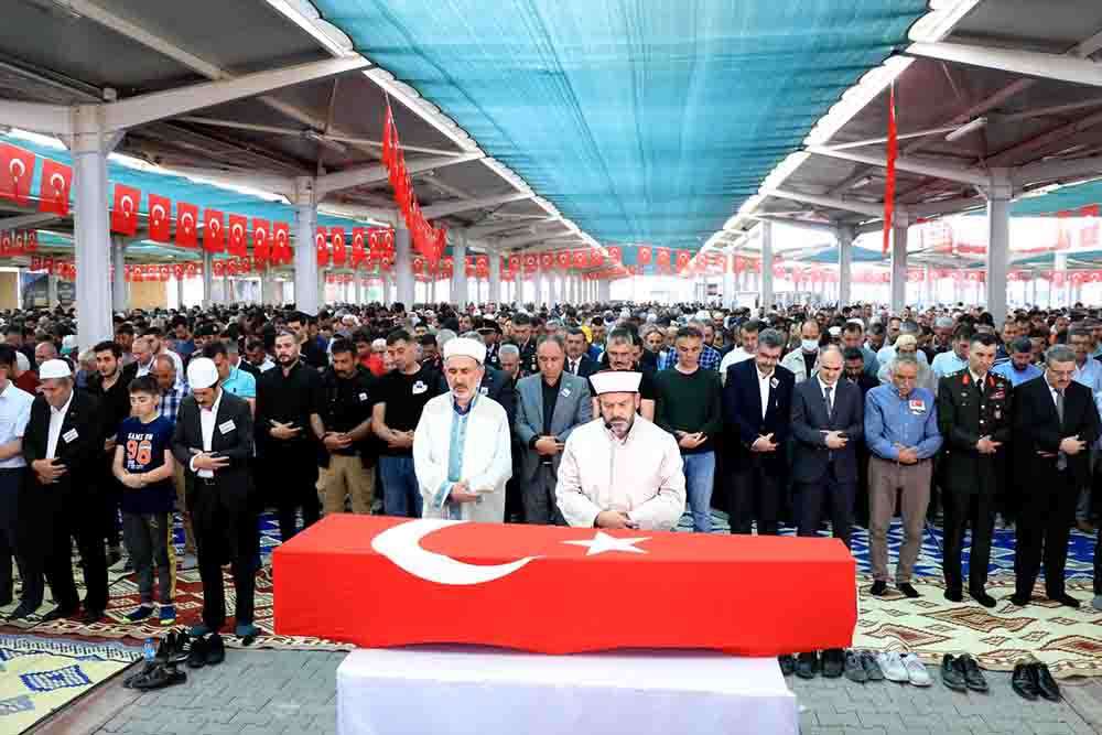 Şehit piyade uzman çavuş Hasan Çatal, Konya'da son yolculuğuna uğurlandı 