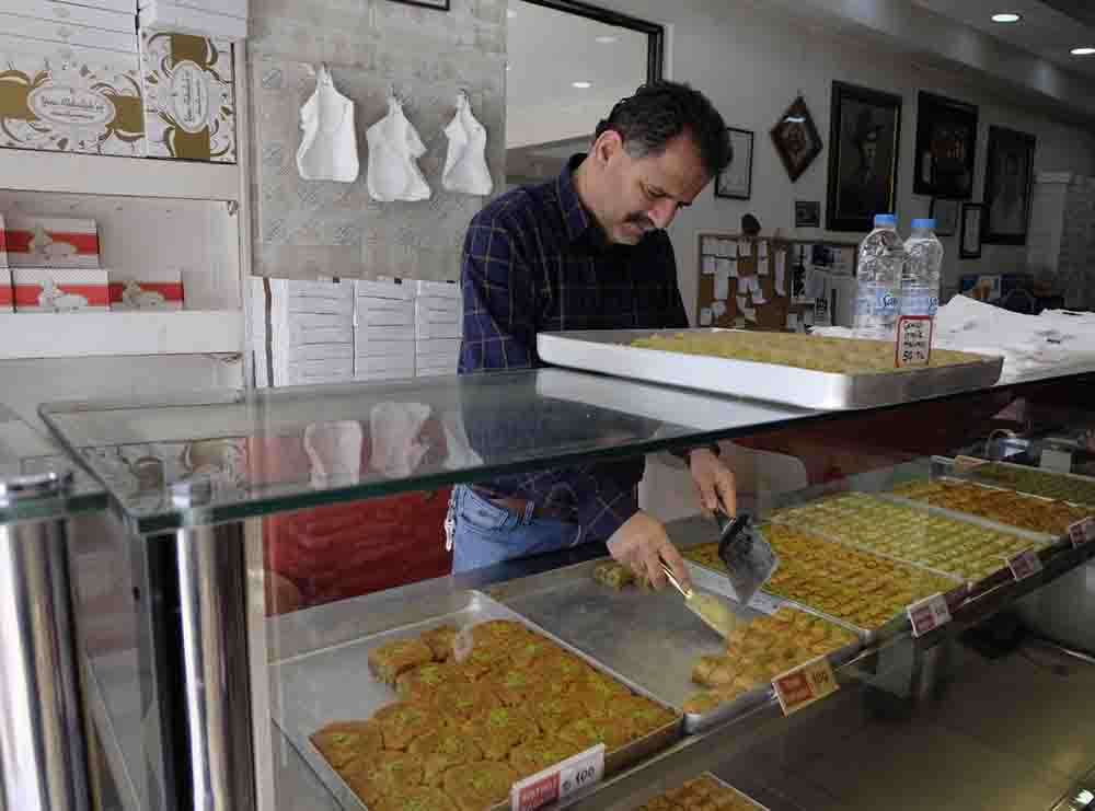 Şekere gelen fahiş zamlar Siirtli tatlıcıların işlerini de olumsuz etkiledi 