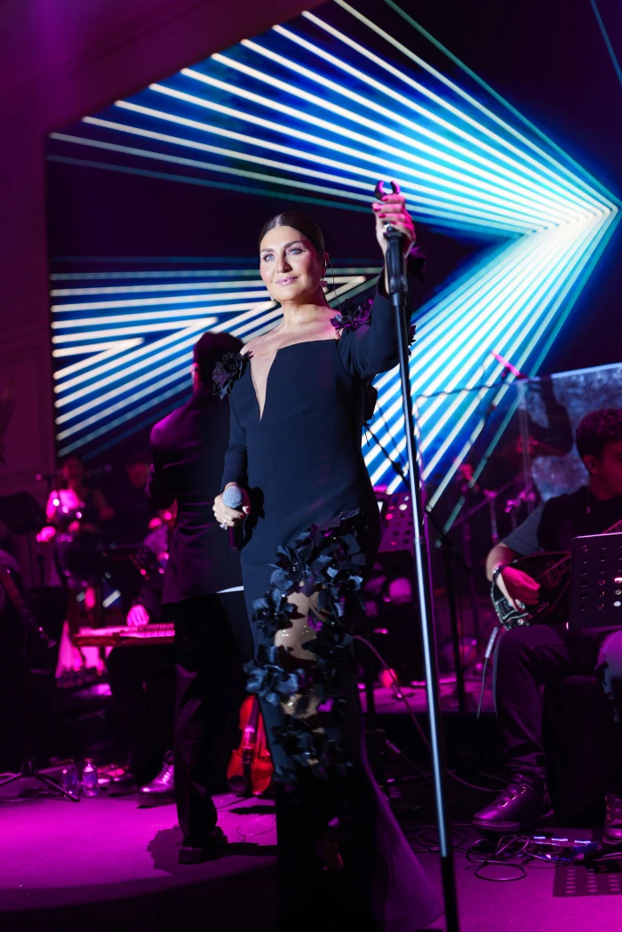 Sibel Can Kıbrıs Sahnesinde Devleşti: Repertuvarıyla Duygudan Duyguya Gezdirdi