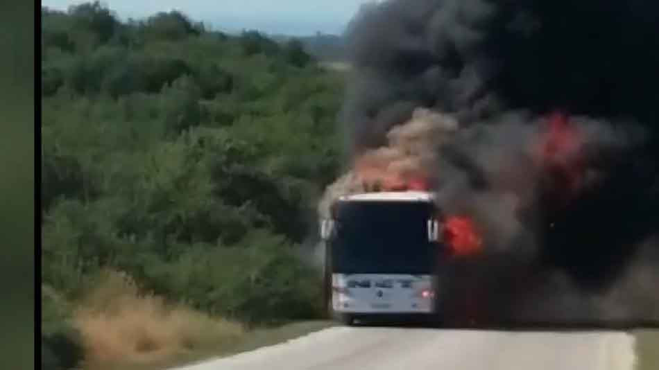 Silivri’de Seyir Halindeki Yolcu Otobüsü Yandı