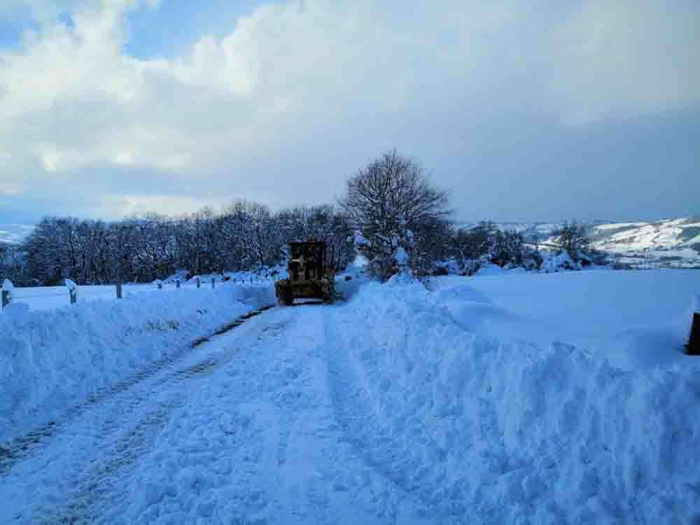 Sinop ilçesine kar yağışı nedeniyle ulaşım sağlanamıyor