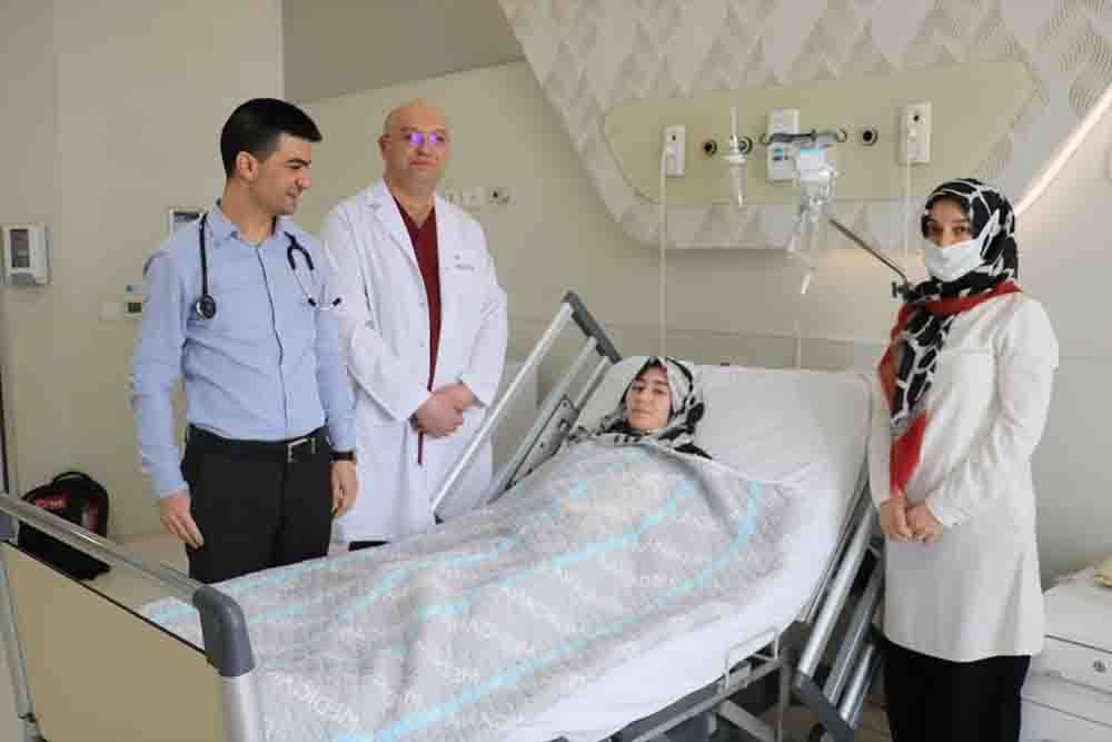 Sivas ta bir hastanın karın boşluğundan  5 kilogramlık kist alındı 