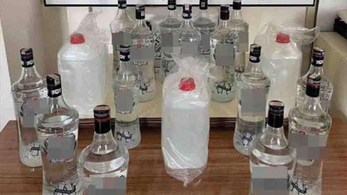  Sivas ta iş yerinde sahte içki ve etil alkol ele geçirildi 