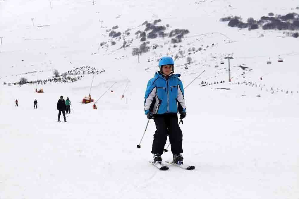 Sivas'ta 1000 öğrenciye kayak eğitimi verildi