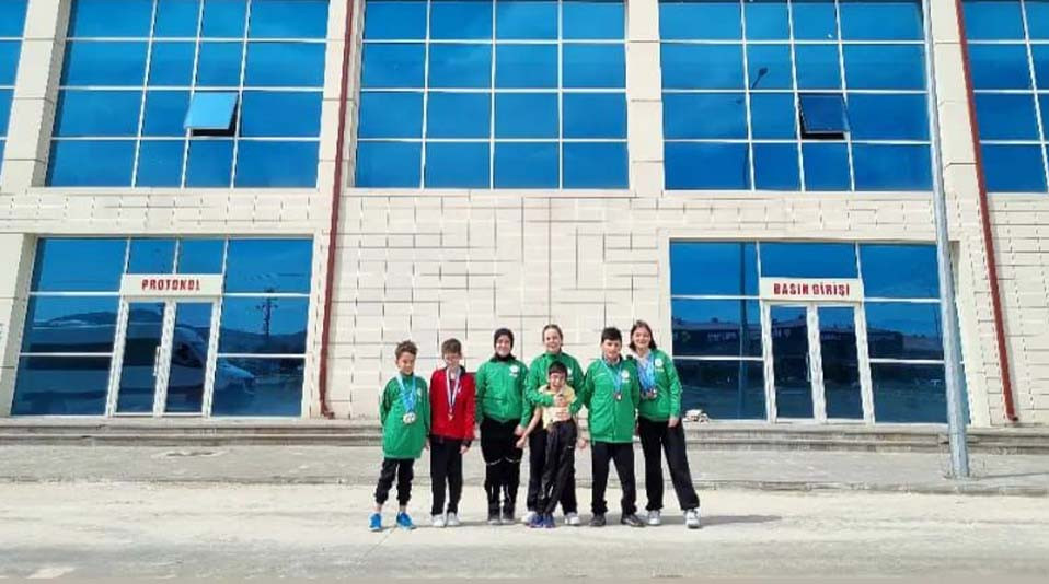 Sivas’ta Gerçekleşen Para Yüzme-Deaf Yüzme Bölge Şampiyonası’nda Rize’li Sporcuların Başarısı