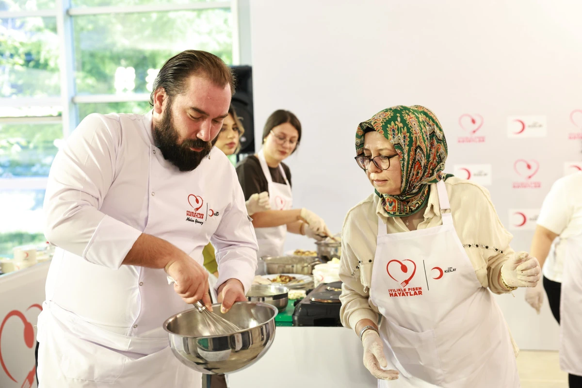 Somer Sivrioğlu Kadınların Mutfak Becerilerini Kazanca D&ouml;n&uuml;şt&uuml;r&uuml;yor
