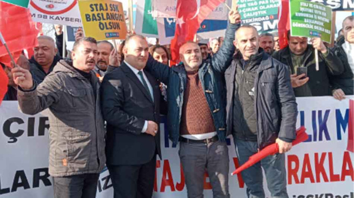 Staj Mağdurları İstanbıl Rıhtım'da Basın Açıklaması Yaptı