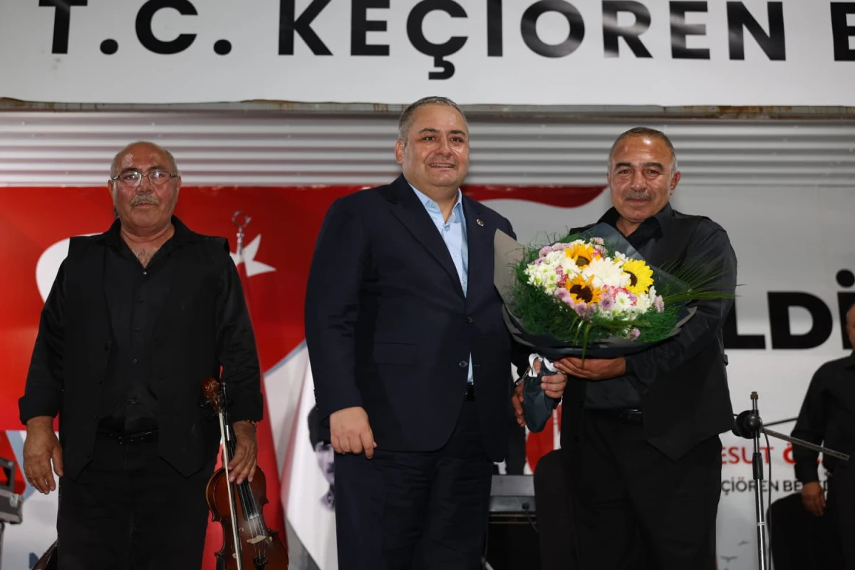Tahir U&ccedil;ar Ve Mert G&ouml;&ccedil;er Fatih Stadı&rsquo;nda Sahne Aldı: Ke&ccedil;i&ouml;ren&rsquo;de Neşet Ertaş T&uuml;rk&uuml;leri Y&uuml;kseldi!