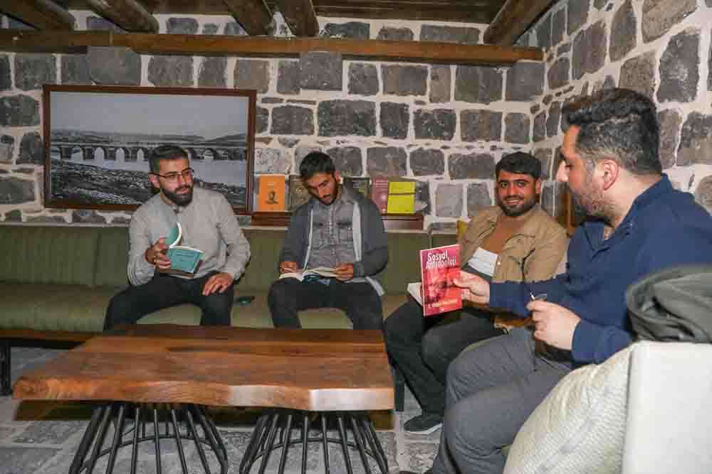 Tarihi Sur ilçesinde Akademi Üniversite açıldı