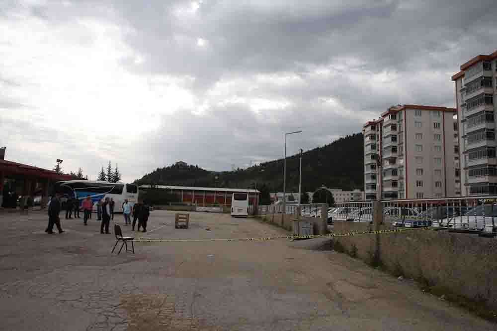 Tokat'ta bir kişi karısını ve erkek kardeşini otogarda tabancayla yaraladı