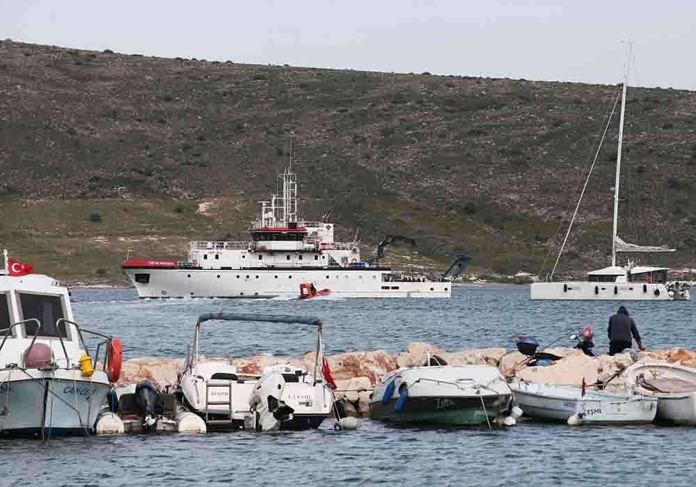 TÜBİTAK MAM gemisi, Kuşadası Körfezi'nde deprem araştırmalarını sürdürüyor 