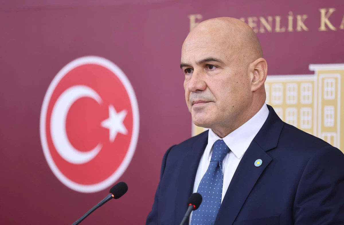 Turhan Çömez’den İmralı çıkışı: “Bu ziyaretin arkasında ne var?”