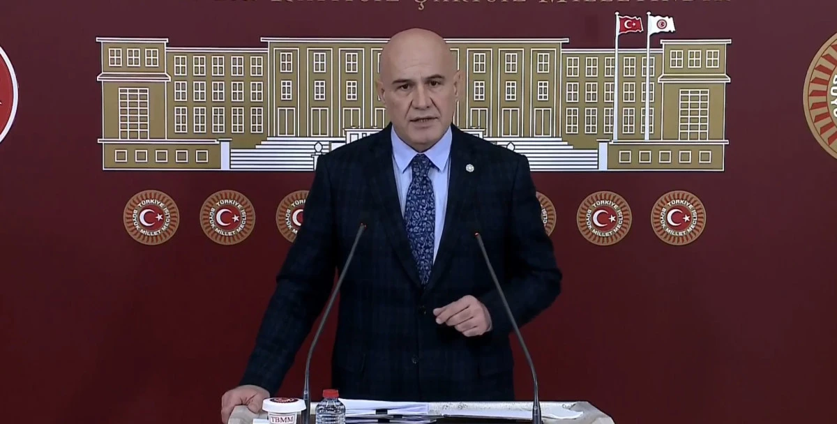 Turhan &Ccedil;&ouml;mez&rsquo;ten Sahte Oy ve Emekli Maaşı Eleştirisi, Meclis Ciddiyetiyle Bağdaşmıyor