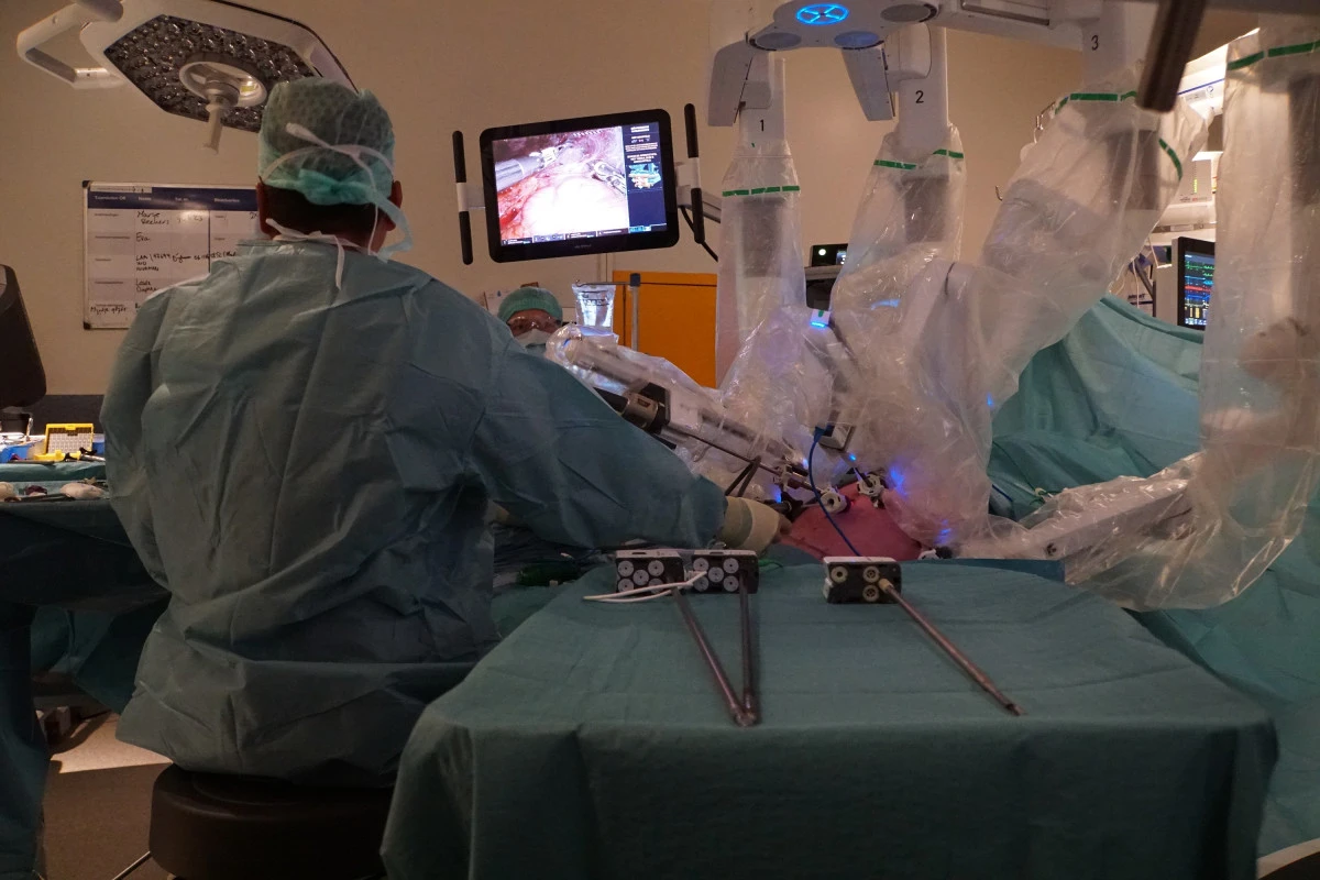 Türk Cerrahlar Hollanda Tıp Tarihine Geçti: Leiden’de İlk Erişkin Canlı Vericili Karaciğer Nakli Başarıyla Gerçekleşti!