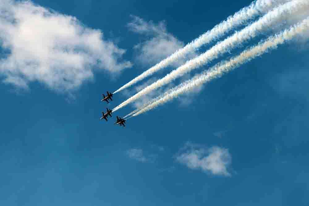 Türk Yıldızları'nın Ağrı semalarındaki  ay yıldızlı  gösterisi 