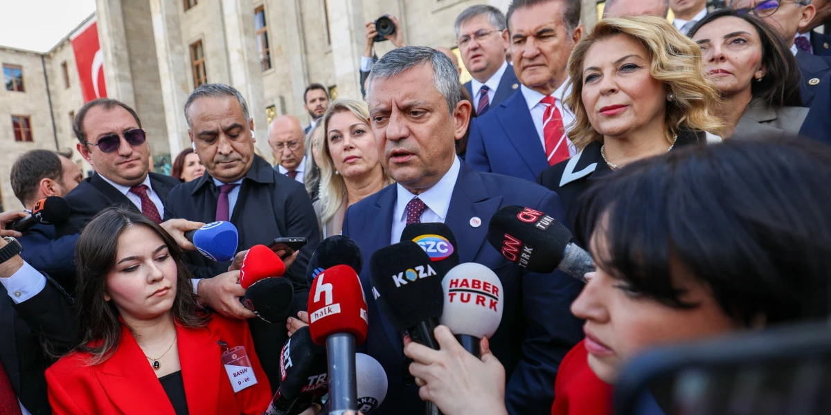 Turkiye B&uuml;y&uuml;k Millet Meclisi İ&ccedil;in Soruşturma Komisyonu &Ccedil;ıkışı: Hesap Y&uuml;ce Divan'da Sorulacak