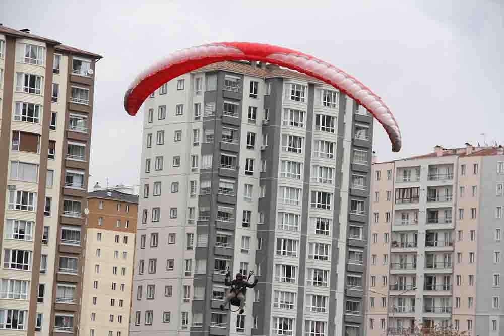 Türkiye Yamaç Paraşütü Hedef Şampiyonası 1. etabı Kayseri'de başladı