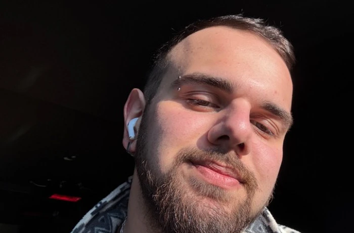 “Ücralar”: Efe’nin İçsel Anlatımı, Lue’nun Elektronik Dokunuşuyla Buluştu