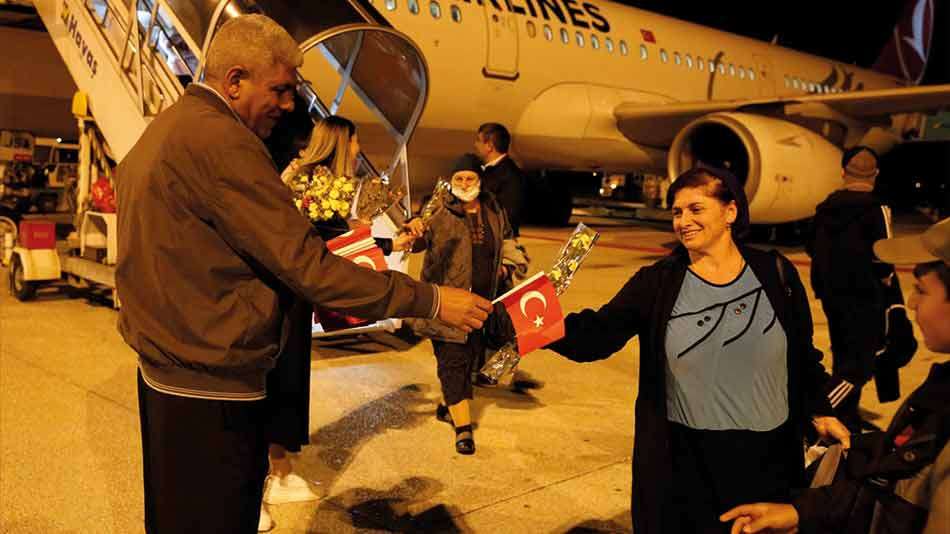 Ukrayna'dan tahliye edilen Ahıska Türkleri Elazığ'a geldi