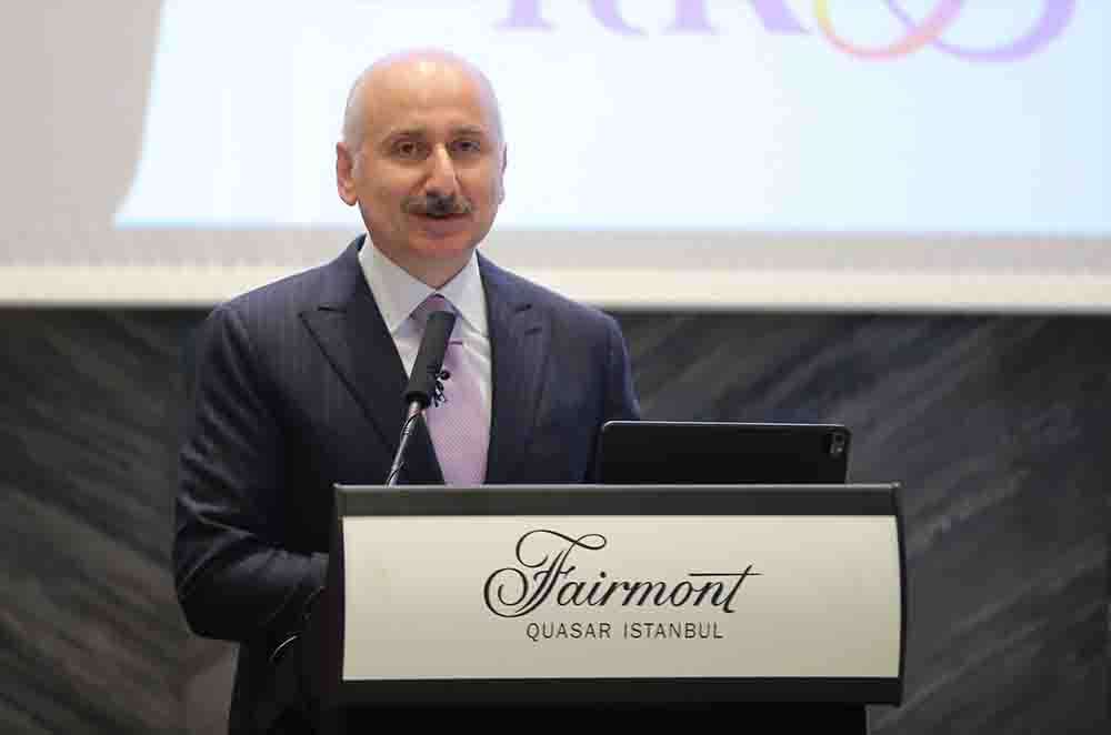 Ulaştırma ve Altyapı Bakanı Karaismailoğlu, turizmcilerle bir araya geldi