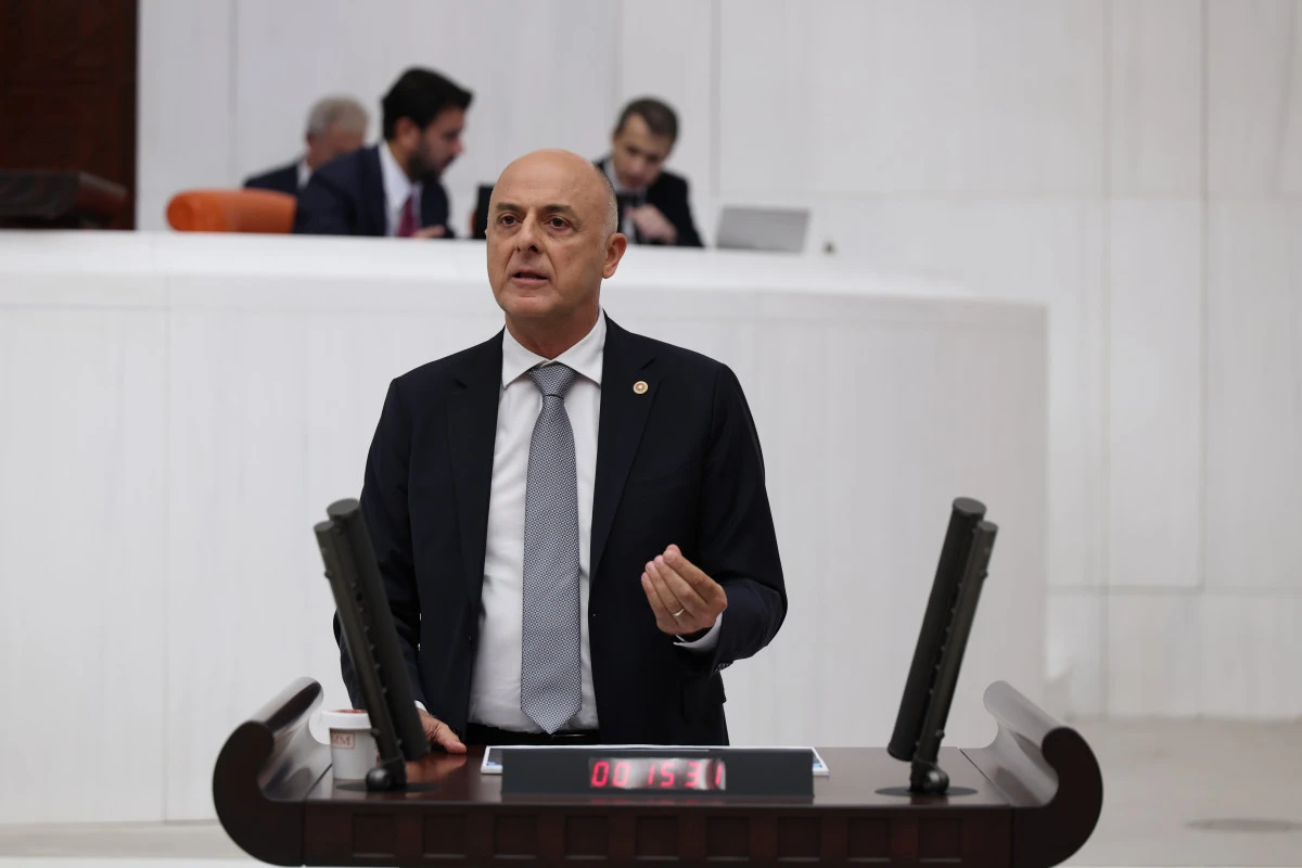 &Uuml;mit &Ouml;zlale&rsquo;den TBMM&rsquo;de Cevdet Yılmaz&rsquo;a Fon Vurgunu Soruları: Kabineden Kriz &Ouml;ncesi &Ccedil;ıkan Var mı?